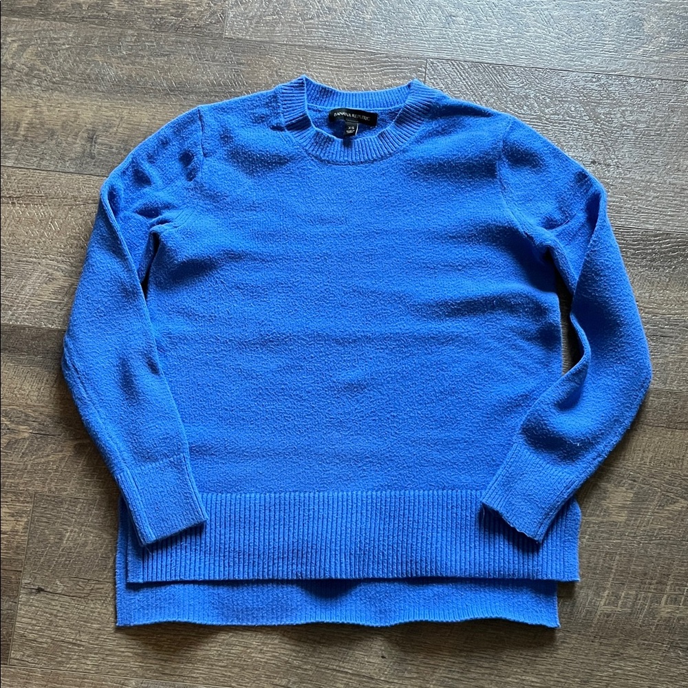 Banana Republic Women's Blue Crew Neck Sweater